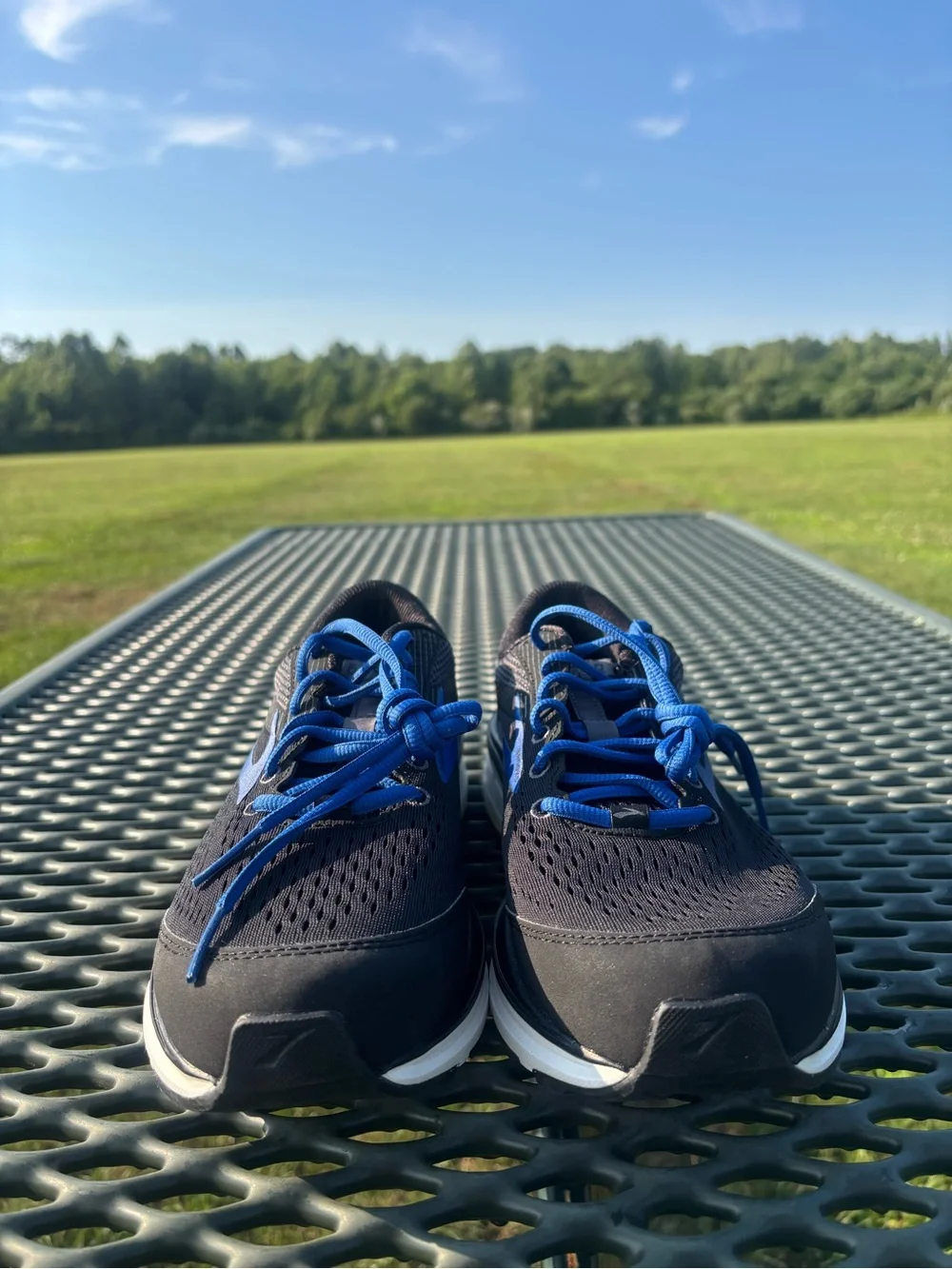 Brooks Men's Black and Blue Running Sneakers